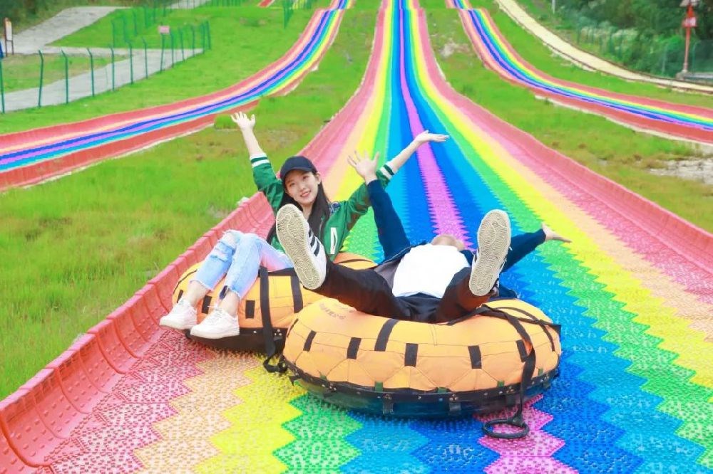 茂名彩虹滑草场